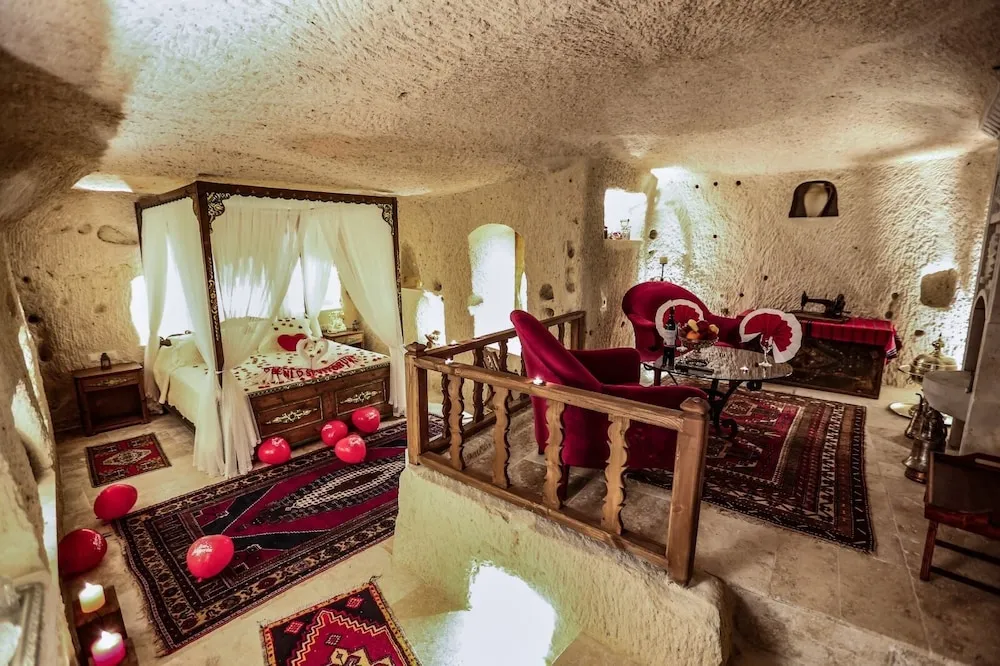 Honeymoon Tek Büyük Yataklı Oda