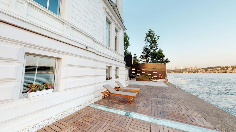Deluxe Tek Büyük Yataklı Oda