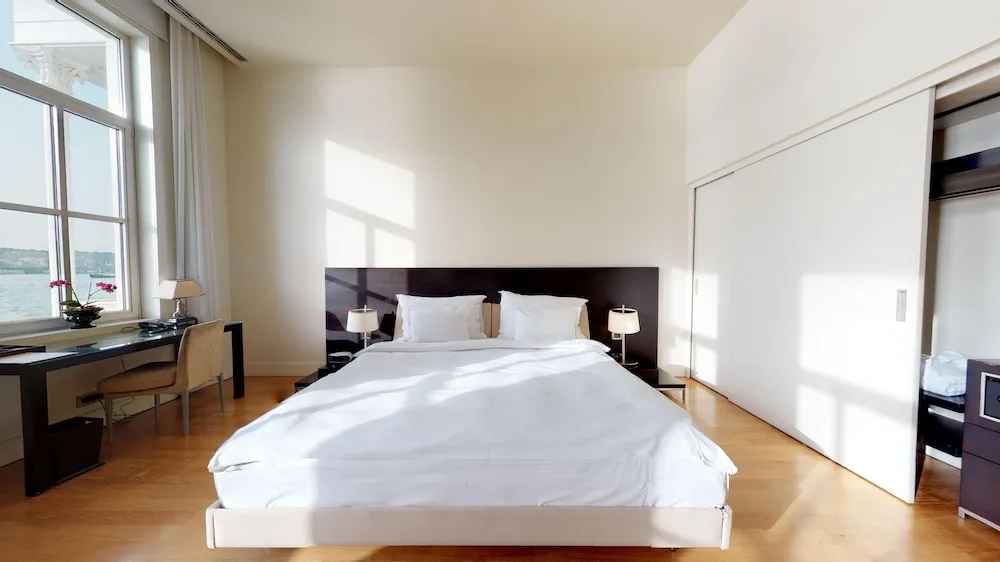 Deluxe Tek Büyük Yataklı Oda, Deniz Manzaralı