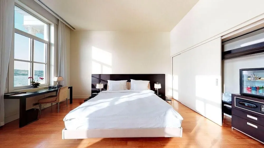 Deluxe Tek Büyük Yataklı Oda, Deniz Manzaralı