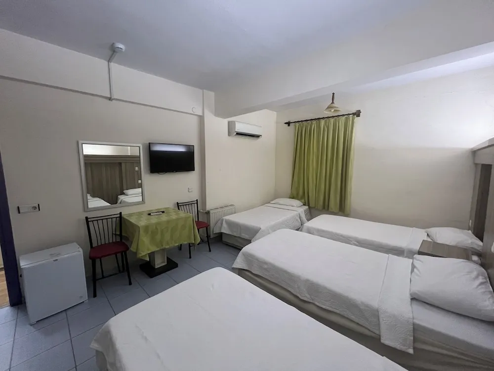 Quadruple Room, 4 Twin Beds