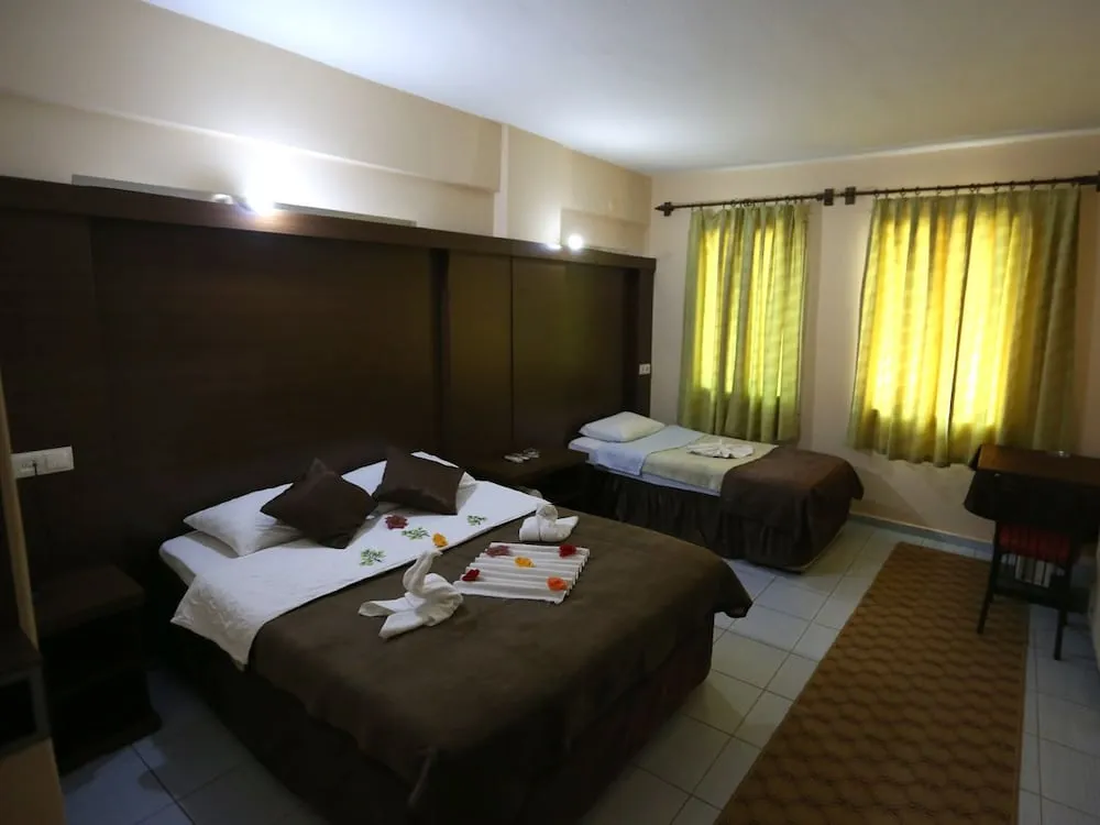 Basic Tek Büyük veya İki Ayrı Yataklı Oda