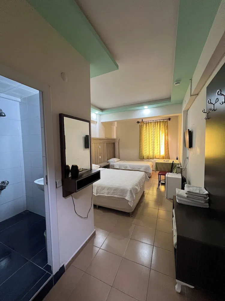 Basic Tek Büyük veya İki Ayrı Yataklı Oda