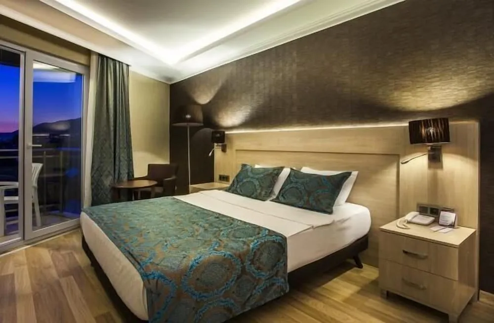 Standard Üç Kişilik Oda, Deniz Manzaralı