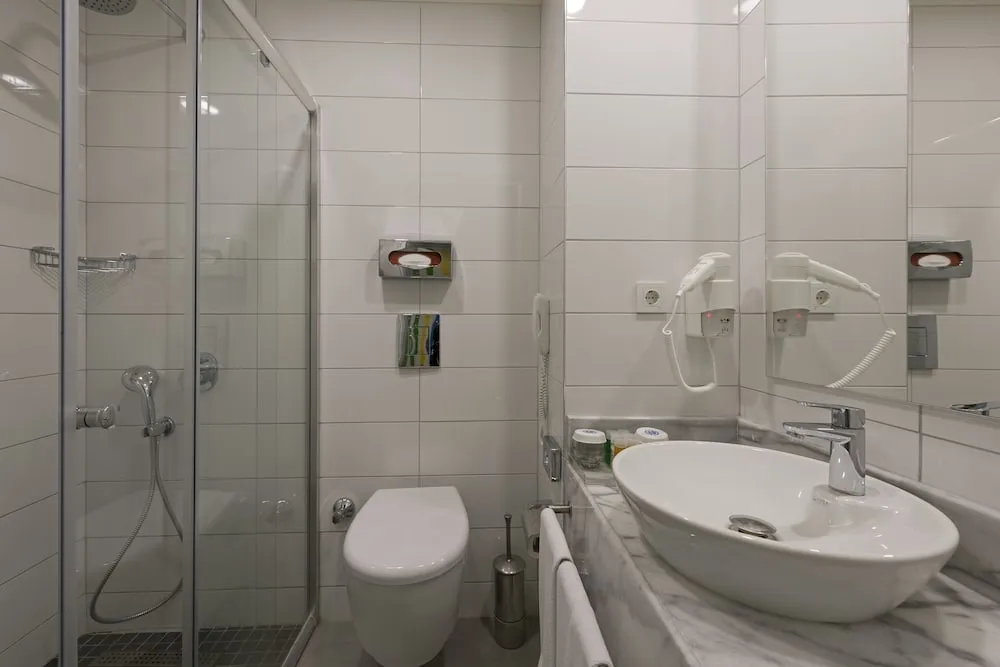 Standard Tek Büyük veya İki Ayrı Yataklı Oda