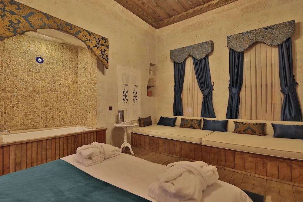 Family Oda, Sıcak Su Küveti