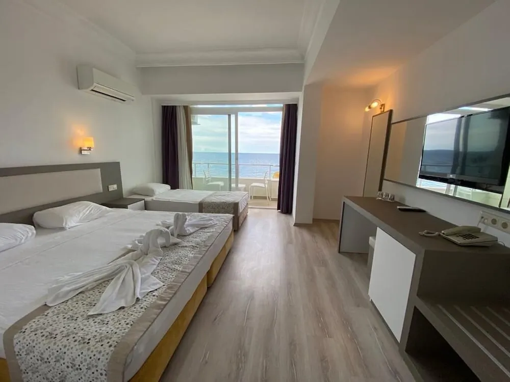 Standard Tek Büyük veya İki Ayrı Yataklı Oda, Deniz Manzaralı