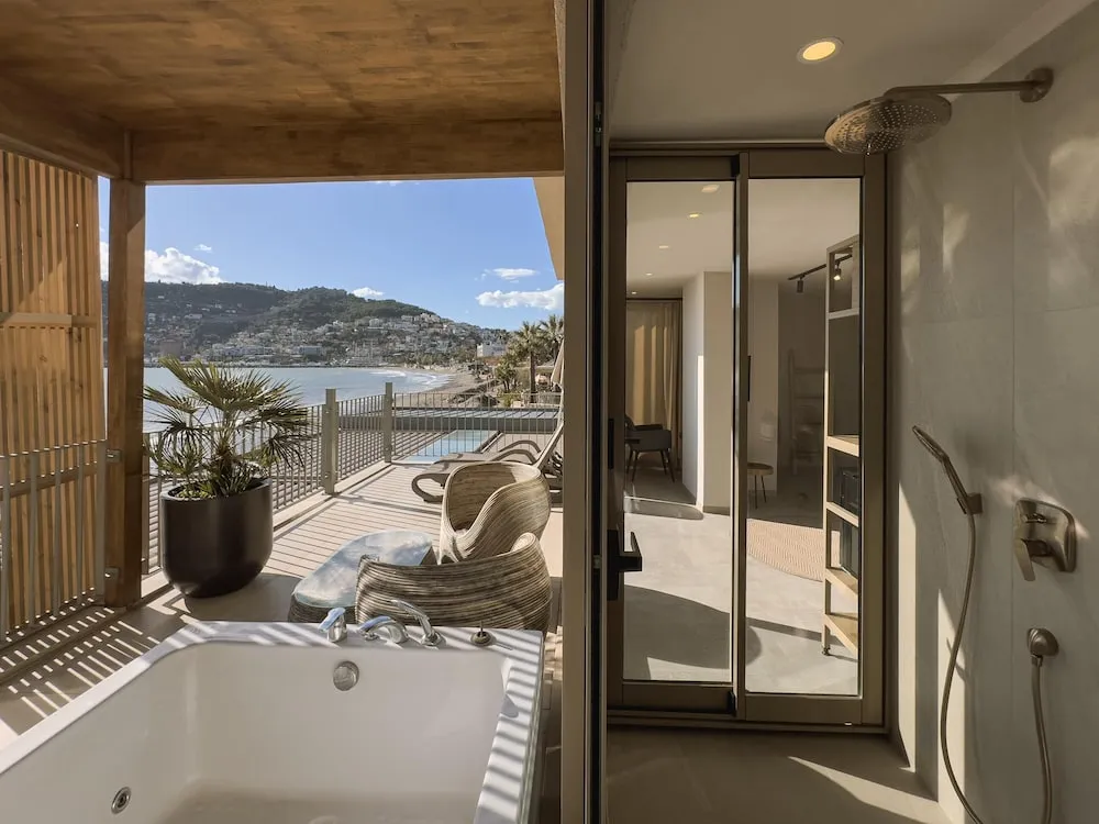 Deluxe Suite, Sea View, Main Building