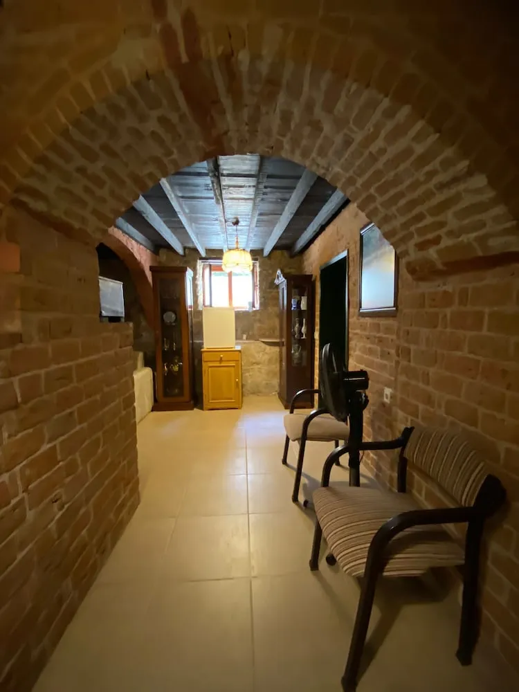 Taş Aile Odası, 2 Yatak odası, 1 Salon, Bodrum katı