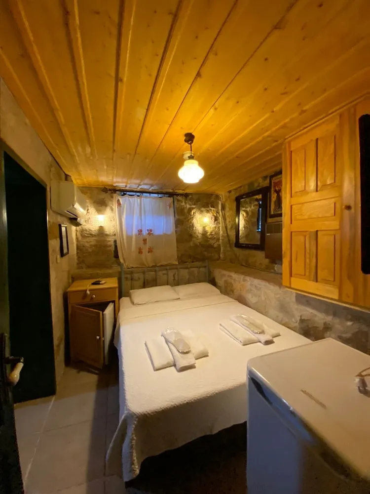 Taş Aile Odası, 2 Yatak odası, 1 Salon, Bodrum katı