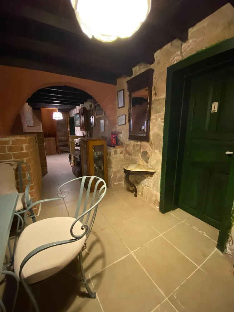 Taş Aile Odası, 2 Yatak odası, 1 Salon, Bodrum katı