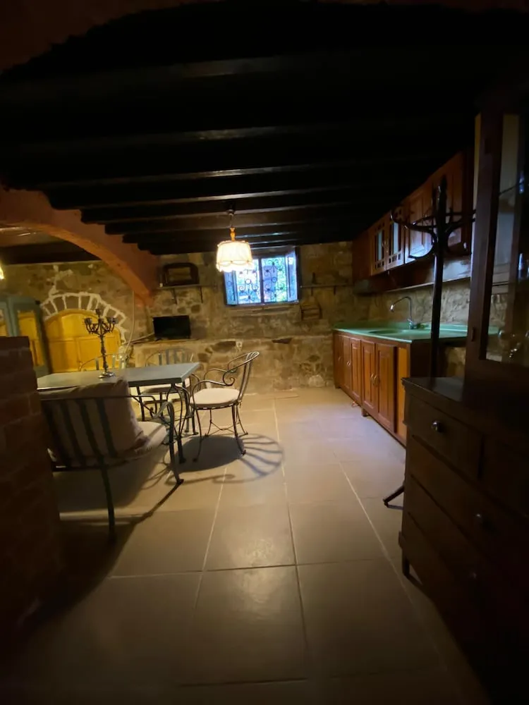 Taş Aile Odası, 2 Yatak odası, 1 Salon, Bodrum katı