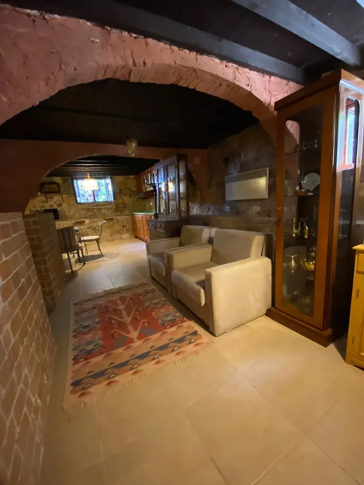 Taş Aile Odası, 2 Yatak odası, 1 Salon, Bodrum katı