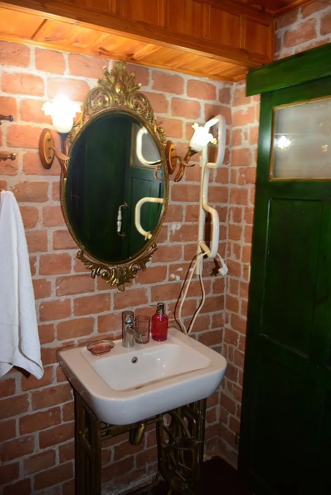 Taş Aile Odası, 2 Yatak odası, 1 Salon, Bodrum katı