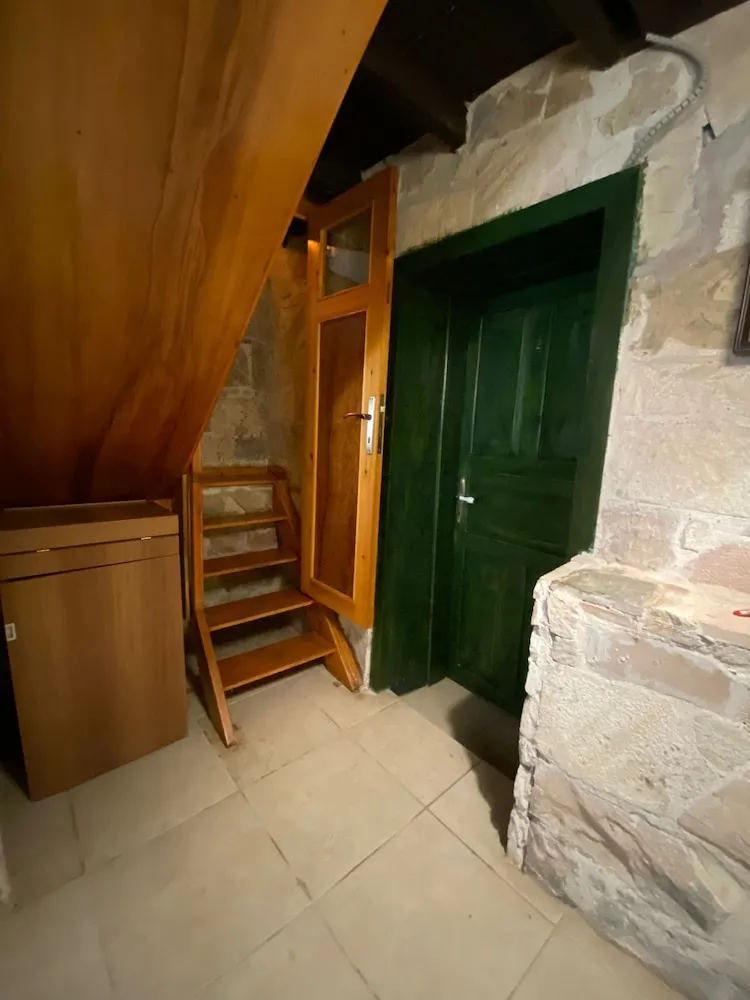 Taş Aile Odası, 2 Yatak odası, 1 Salon, Bodrum katı