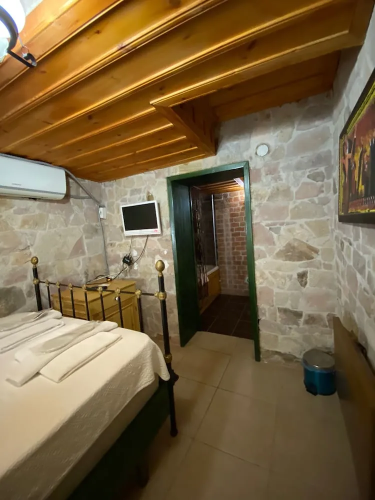 Taş Aile Odası, 2 Yatak odası, 1 Salon, Bodrum katı