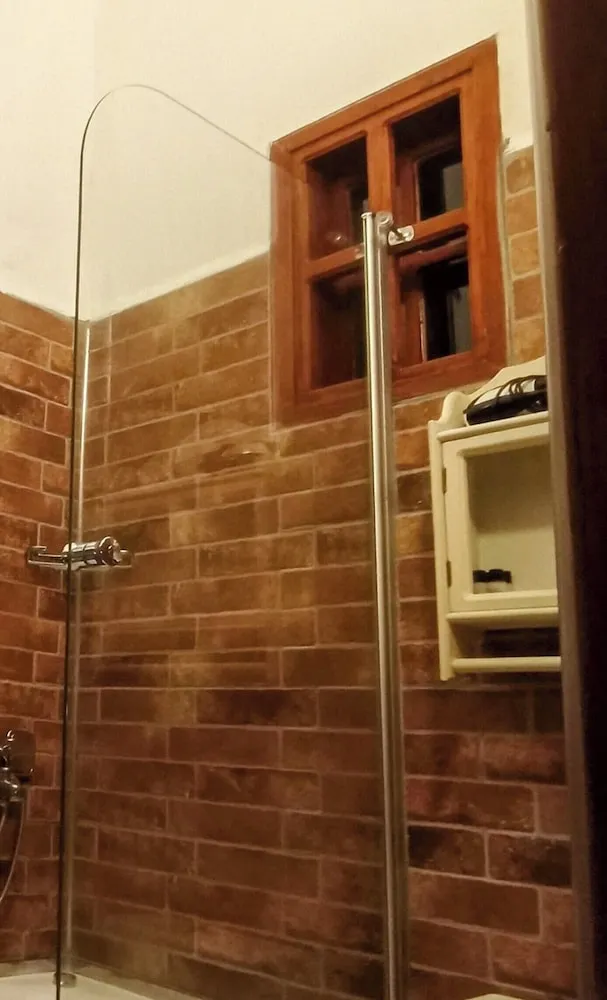 JUNIOR SUIT (UST KAT)