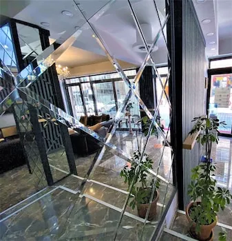 Orange Airport Hotel