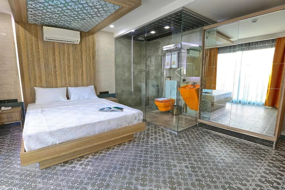 Tek Büyük Yataklı Oda (Special Designed Bathroom)