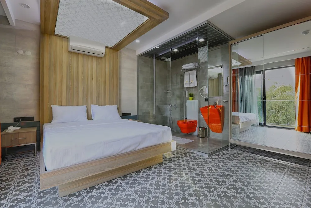 Tek Büyük Yataklı Oda (Special Designed Bathroom)