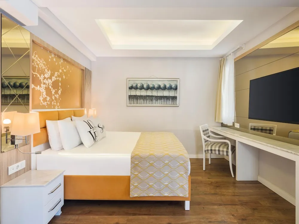 Lake Standard Room, Swim Up