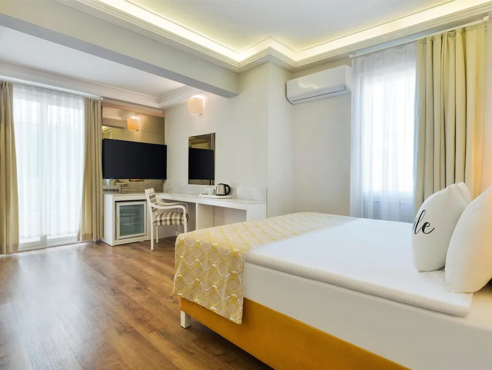 Lake Standard Room, Swim Up