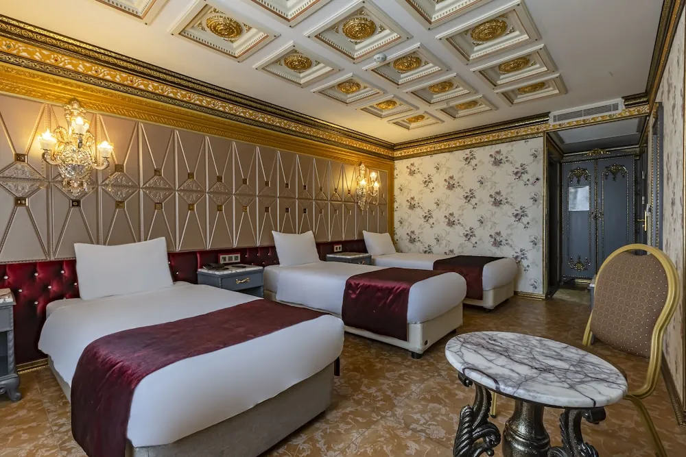 Deluxe Üç Kişilik Oda