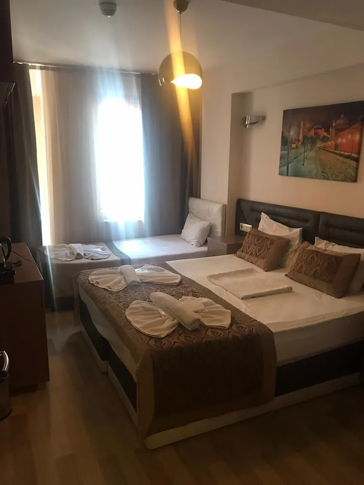 Basic Üç Kişilik Oda