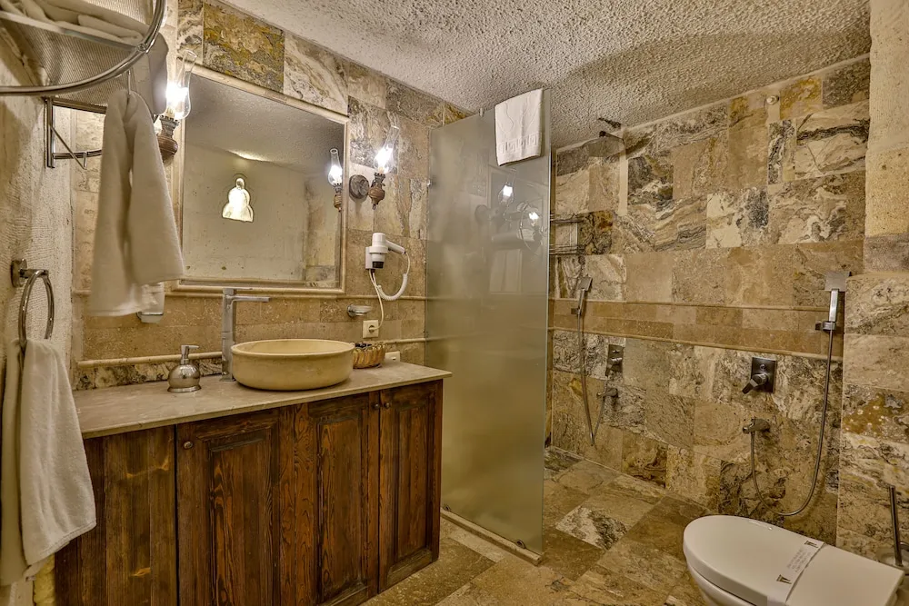 Standard Cave Double Room