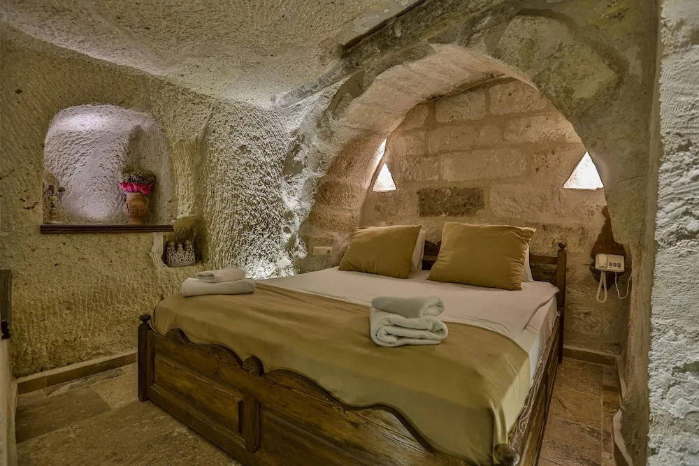 Standard Cave Double Room
