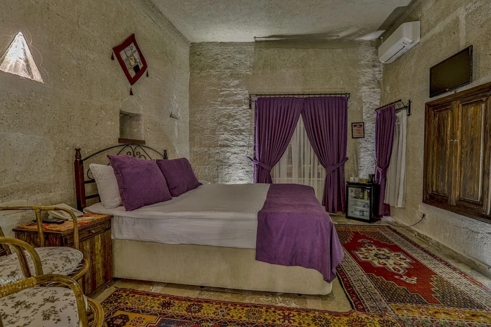 Standard Cave Double Room