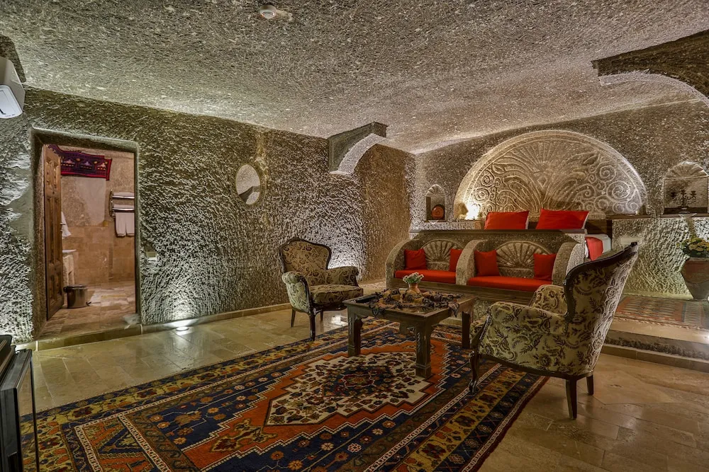 Cave King Suite