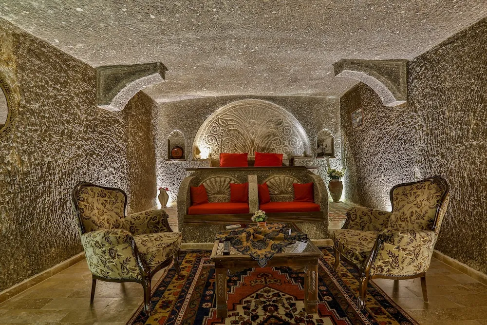 Cave King Suite