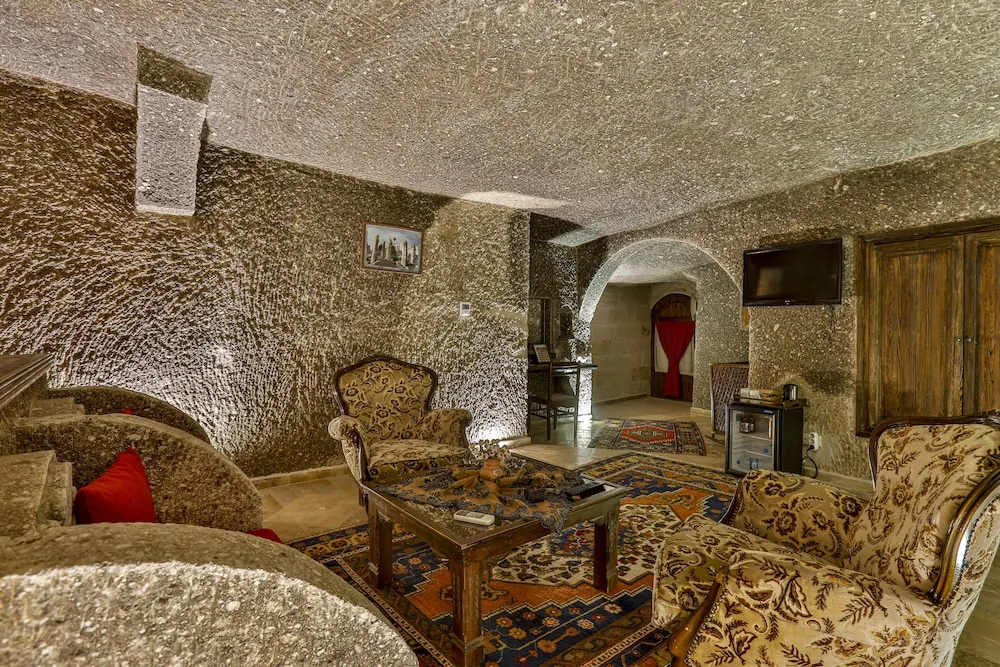 Cave King Suite