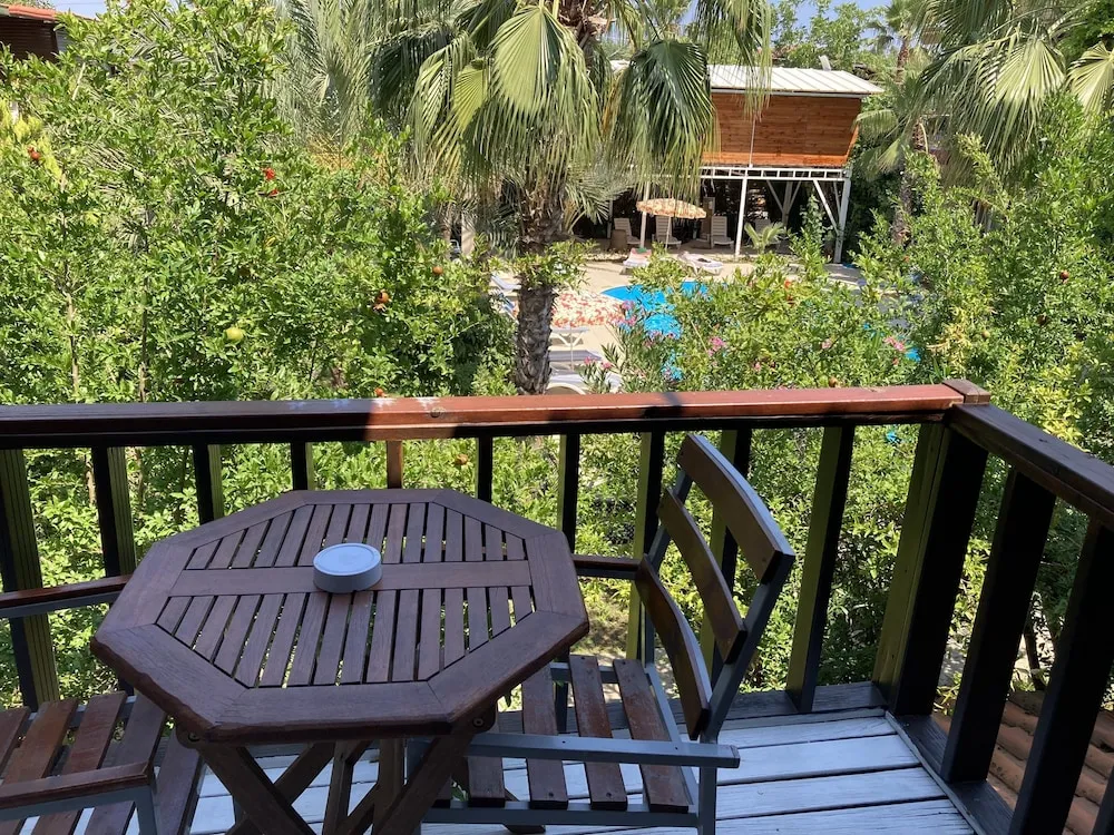 Comfort Üç Kişilik Oda, Havuz Kenarı