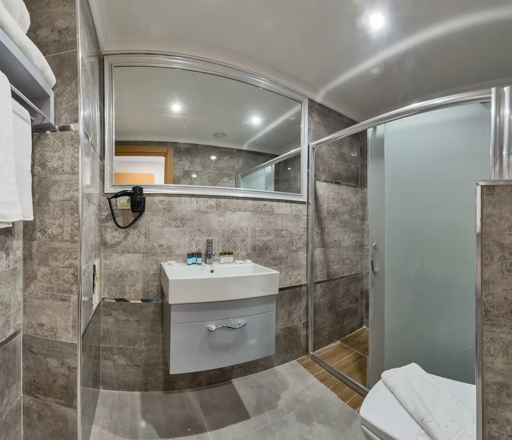 Deluxe Dört Kişilik Oda