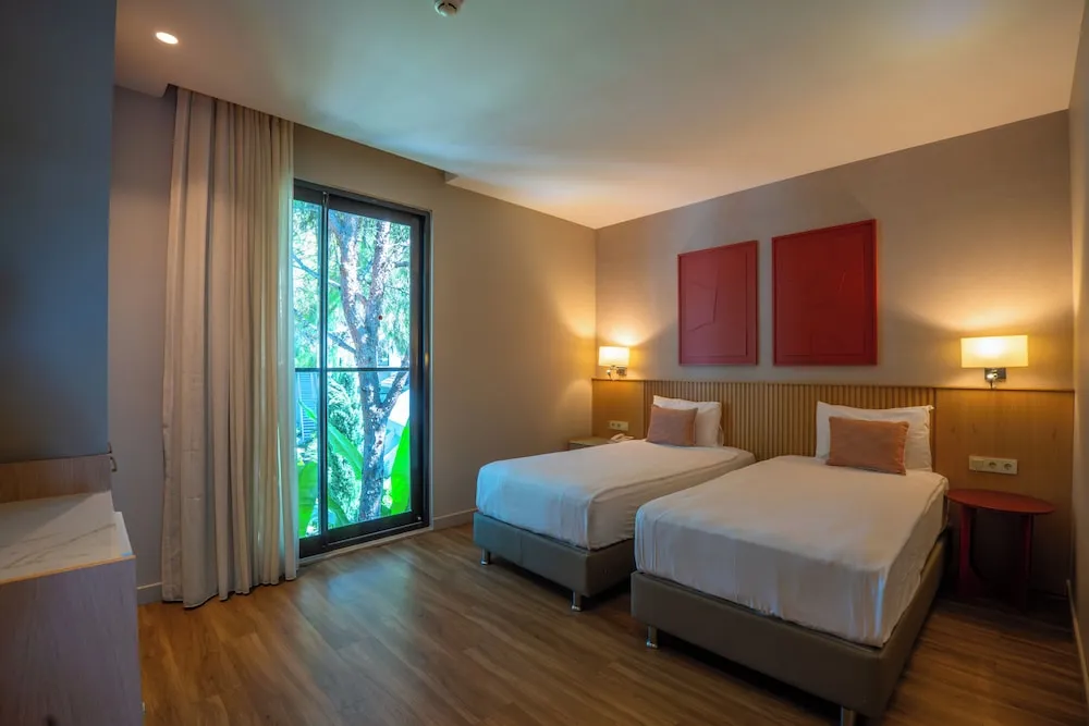 Grand Villa Pool Access