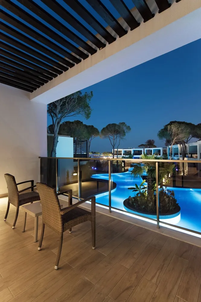 Villa Pool Access