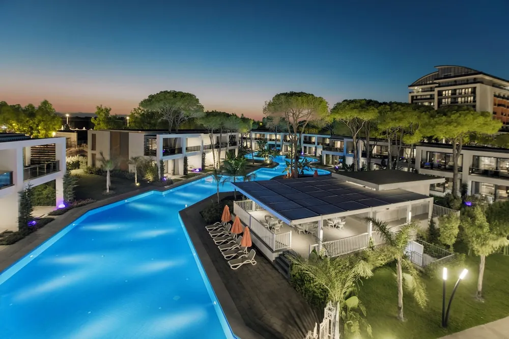 Villa Pool Access