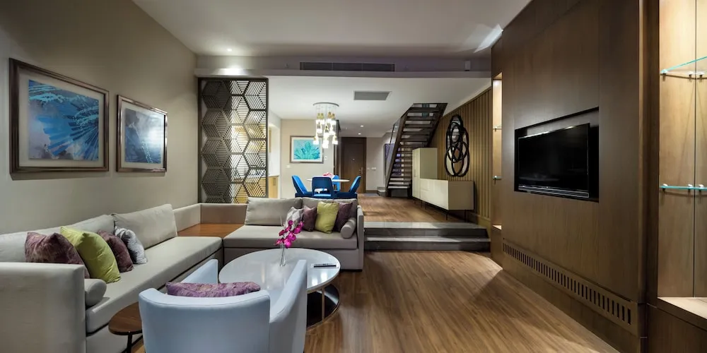 Villa Pool Access