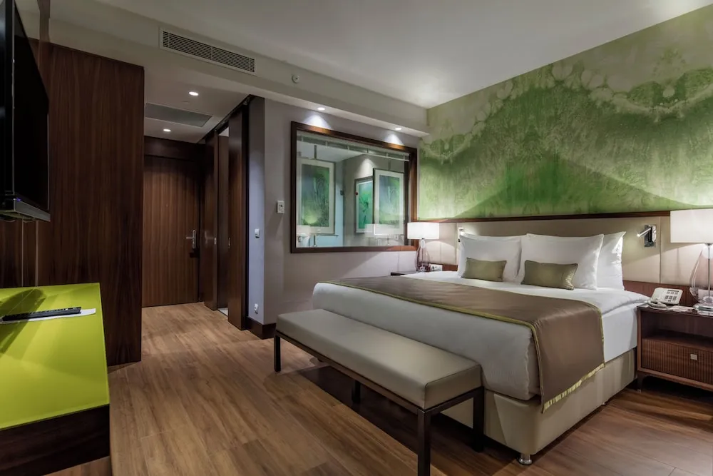Garden Suite Pool Access