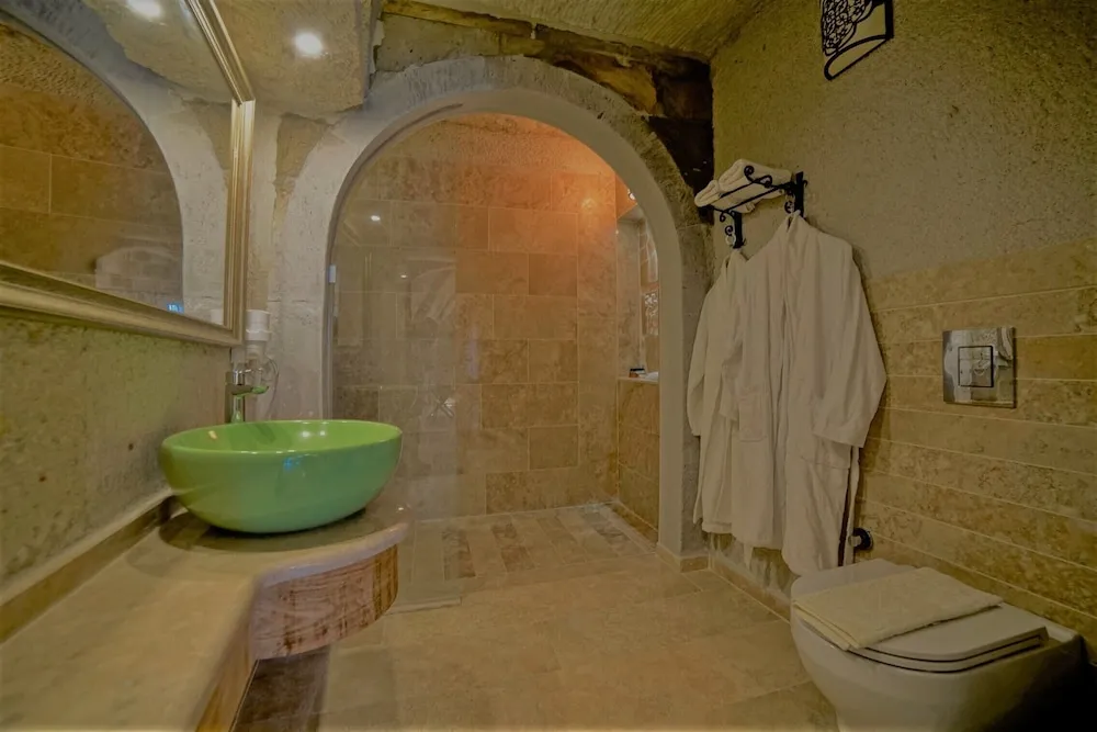 Deluxe Stone Room
