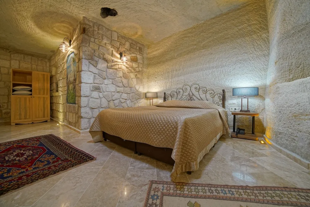 Cave Suite Agil Room