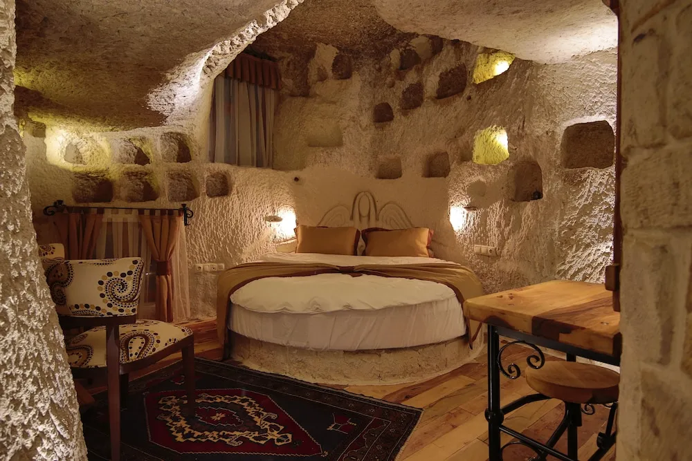 Deluxe Cave Room
