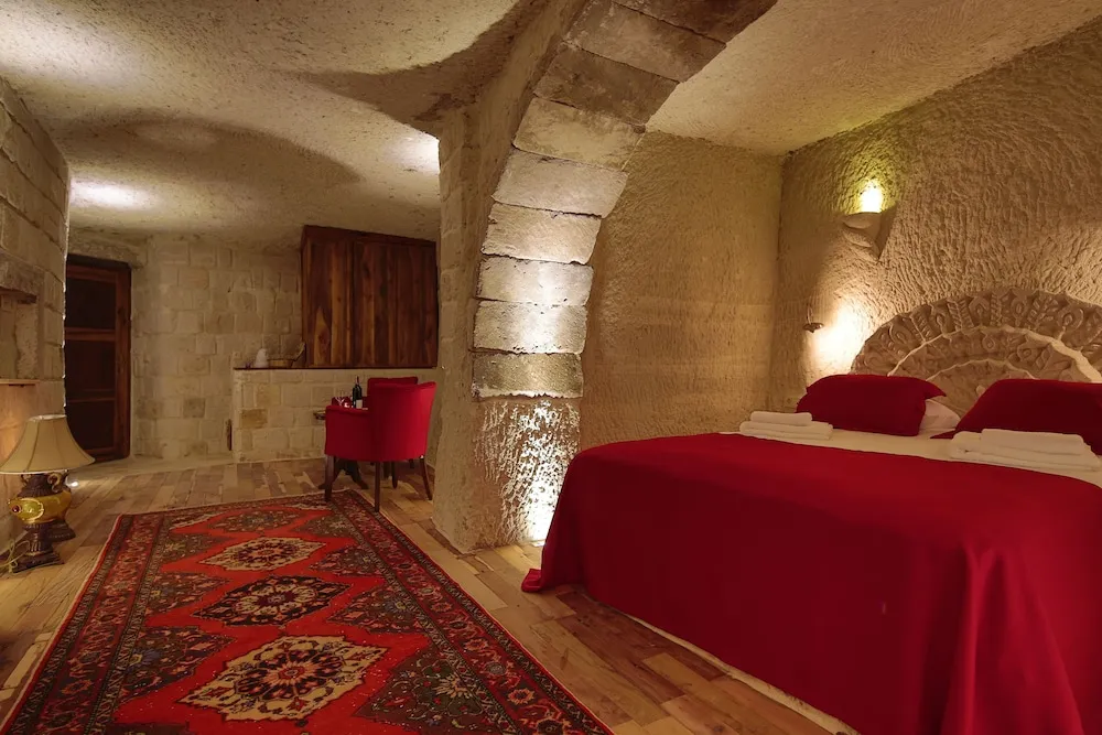 Deluxe Cave Room