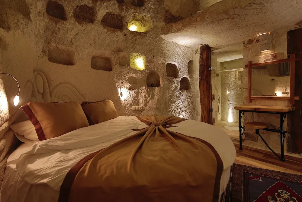 Deluxe Cave Room