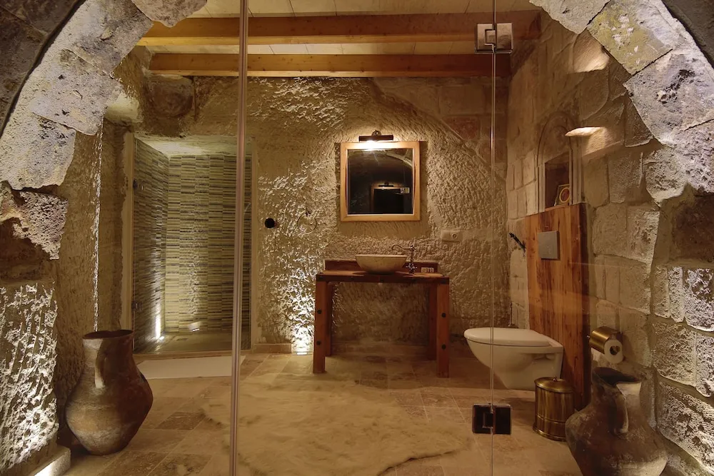 Deluxe Cave Room
