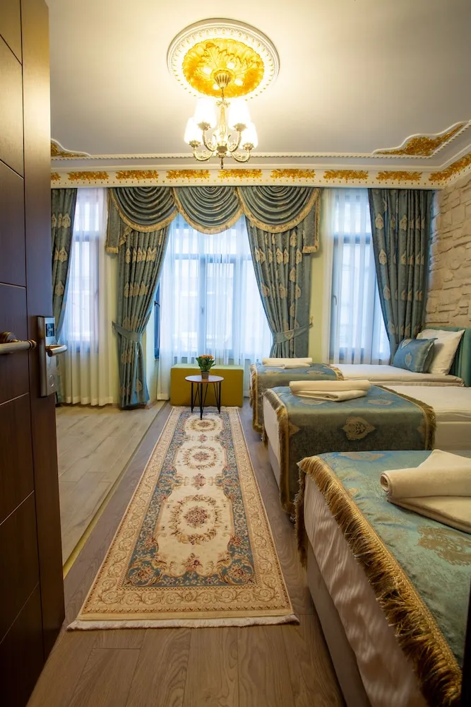 Deluxe Üç Kişilik Oda