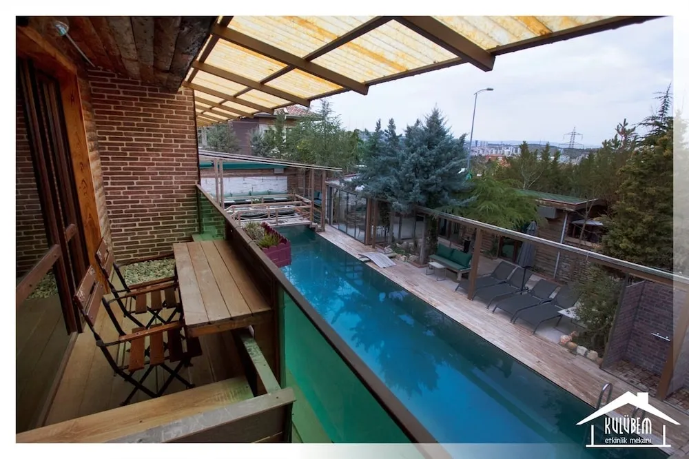 Deluxe Tek Büyük Yataklı Oda, Balkon, Havuz Manzaralı