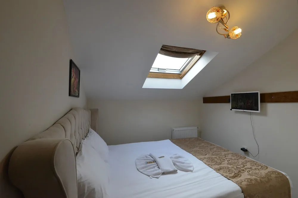 Roof Room with Glass Ceiling